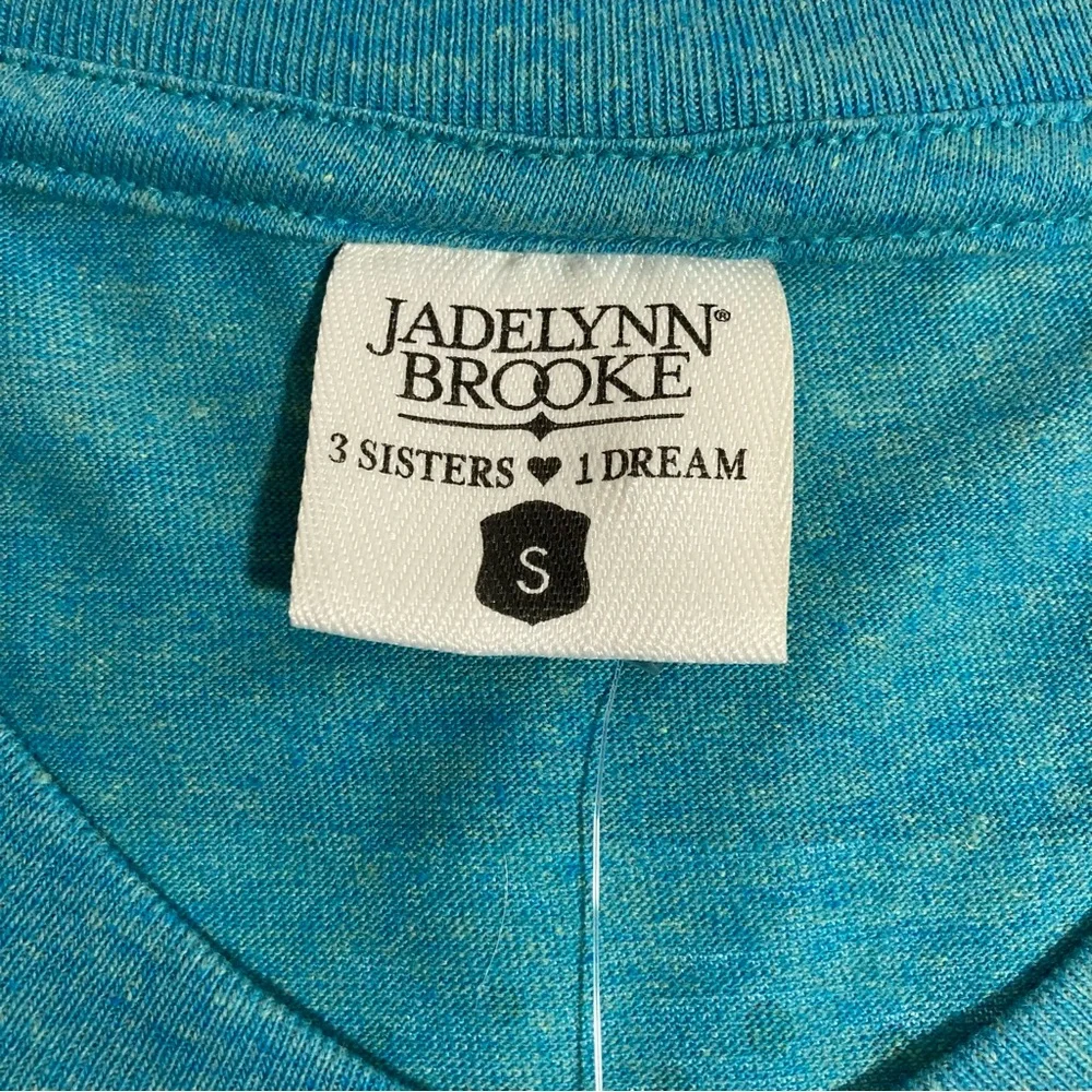 NWT JADELYNN BROOKE Best Friends Don’t Have To Be Human Graphic Tee Shirt Small - Picture 5 of 8